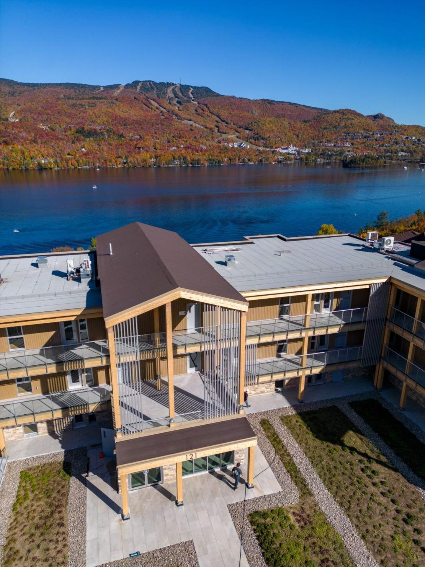 Serenity By The Slopes: Tremblant Waterfront Condo Mont-Tremblant Luaran gambar